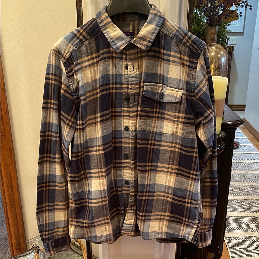 Patagonia Organic Cotton flannel Shirt - Navy and Beige Mens M NWOT